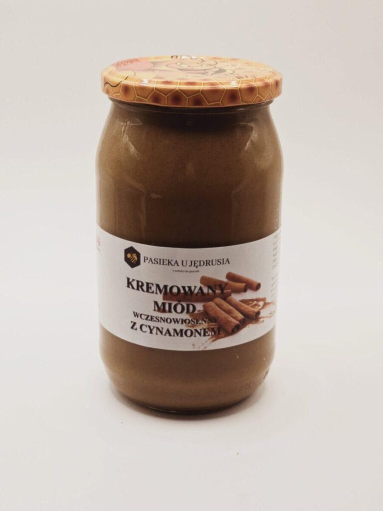 Słoik kremowanego miodu z cynamonem, naturalny produkt od rodzinnej pasieki.