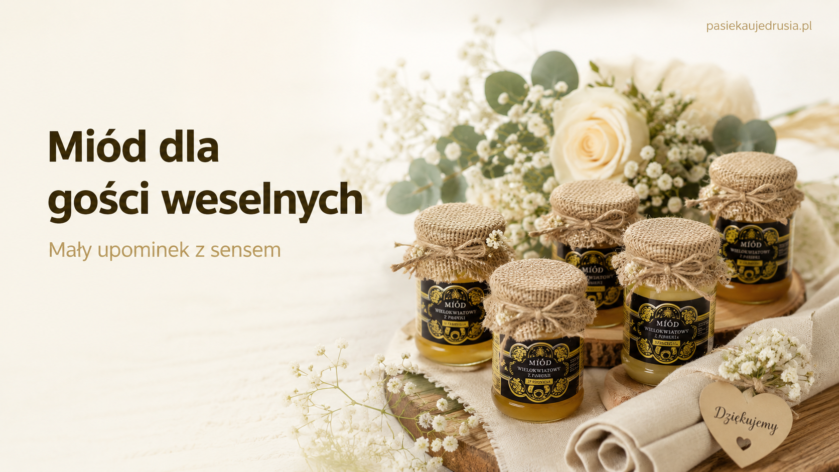 Małe słoiczki miodu jako upominki dla gości weselnych.