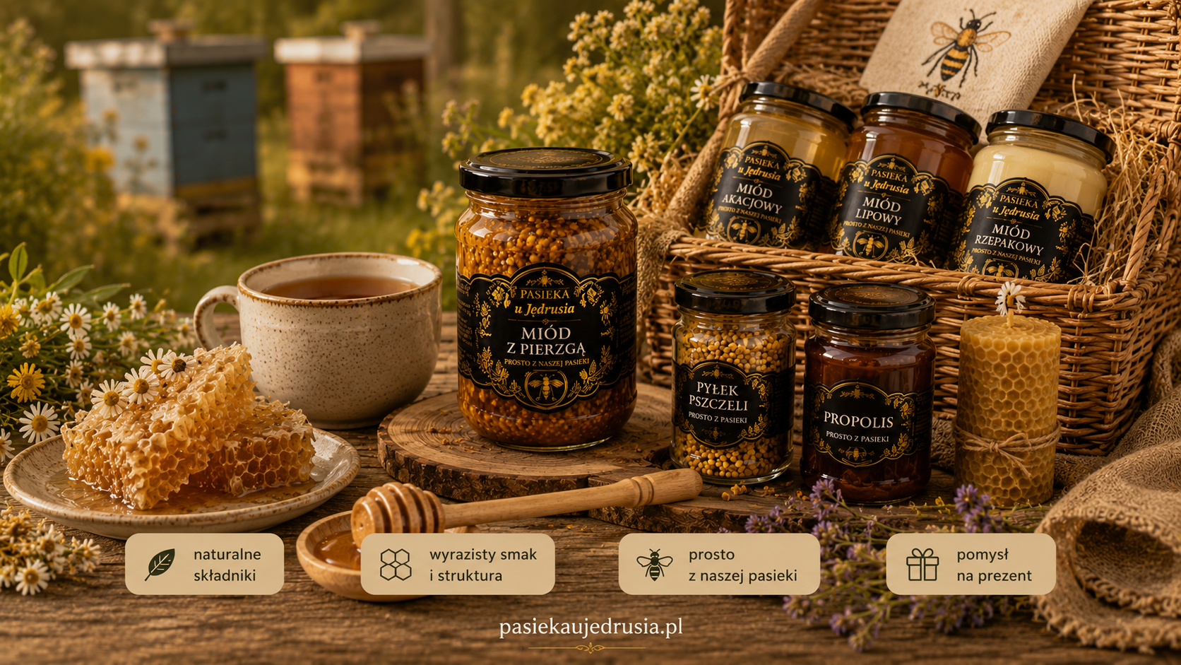 Miód z pierzgą i produkty pszczele z Pasieki u Jędrusia na drewnianym stole z koszem prezentowym